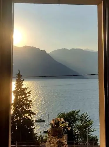 Regina Lake Como